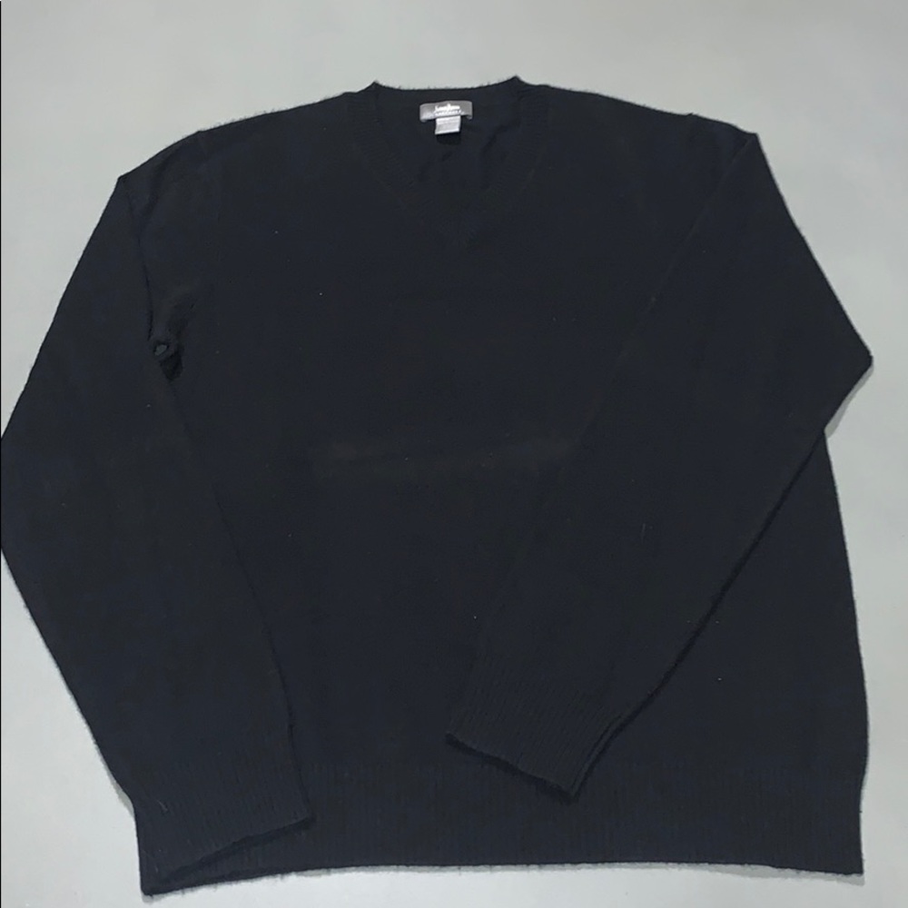 Neiman Marcus V-neck Cashmere sweater